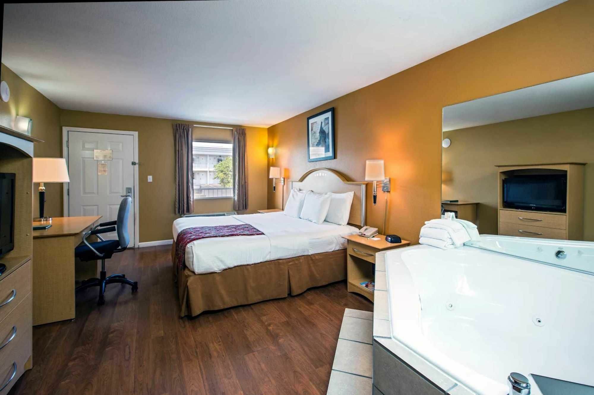 Quality Inn Branson - Hwy 76 Central Exterior photo